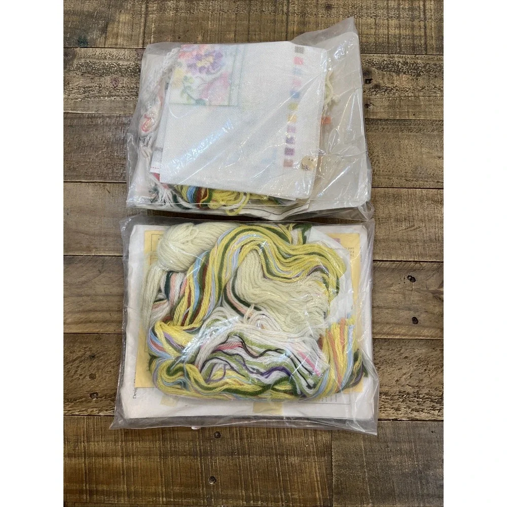 Two Creative Expressions Gingham Garden Pillows Needlepoint Kit 3822 Vtg 1982